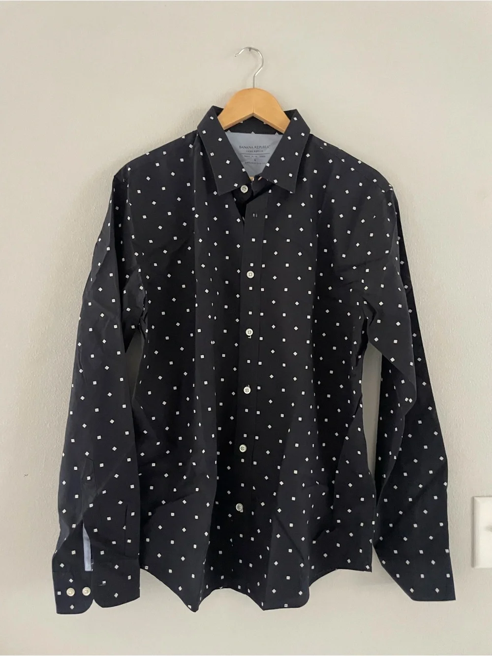 Mens Banana Republic Black & White Pattern Button-Up Untucked Shirt